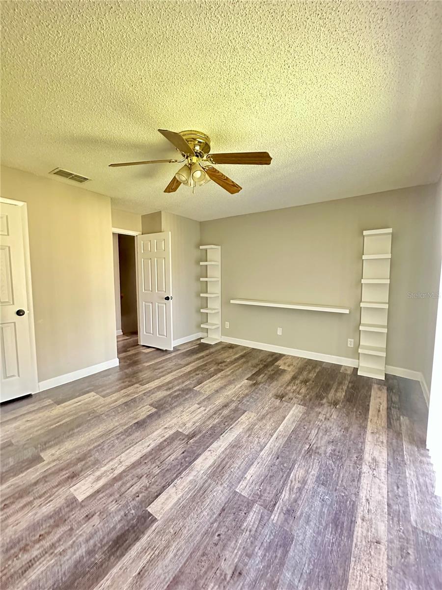 THE GREENS OF TOWNN COUNTRY - Residential Lease