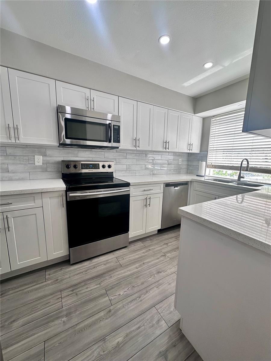 THE GREENS OF TOWNN COUNTRY - Residential Lease