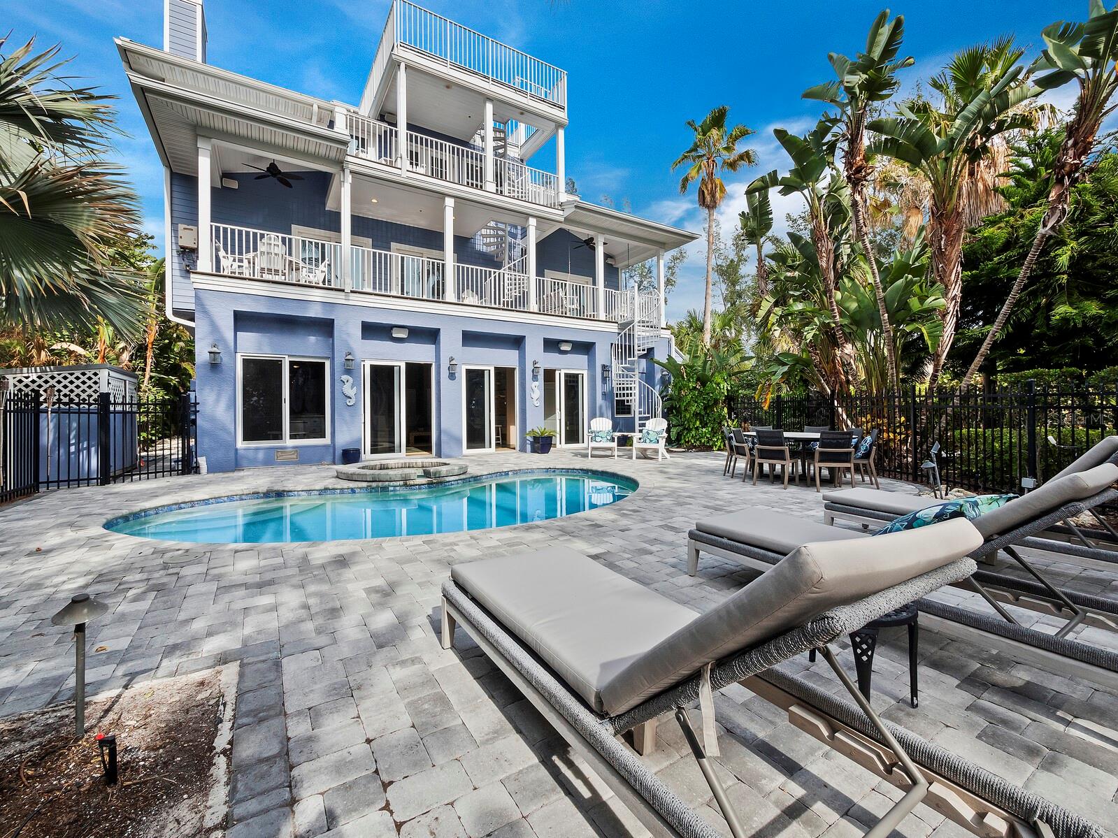 SLEEPY LAGOON - Residential