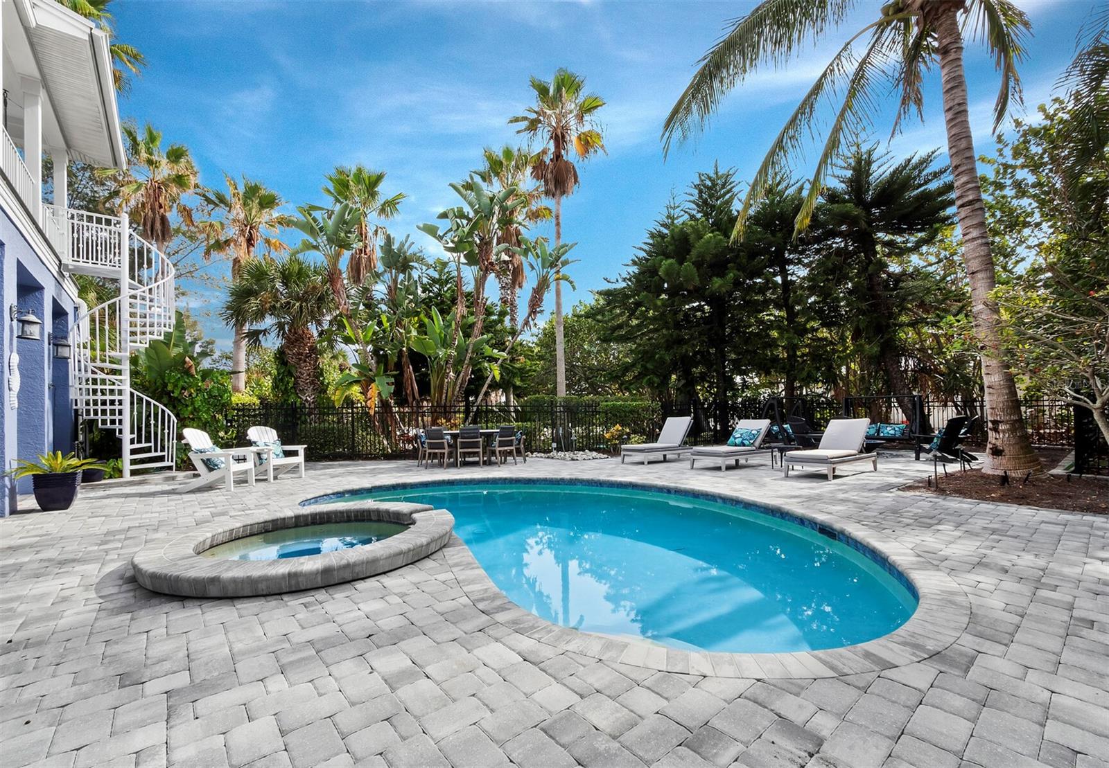 SLEEPY LAGOON - Residential