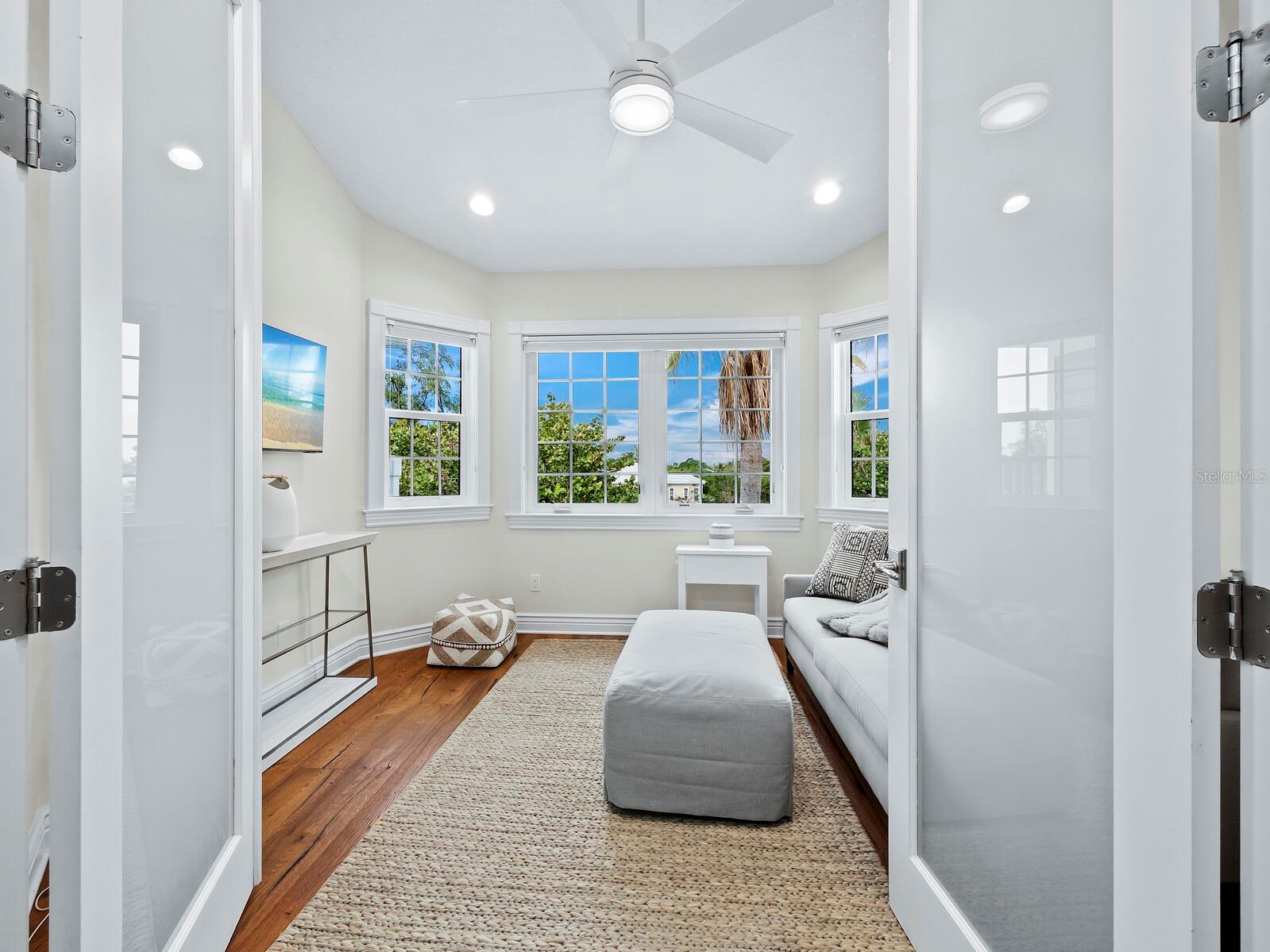 SLEEPY LAGOON - Residential