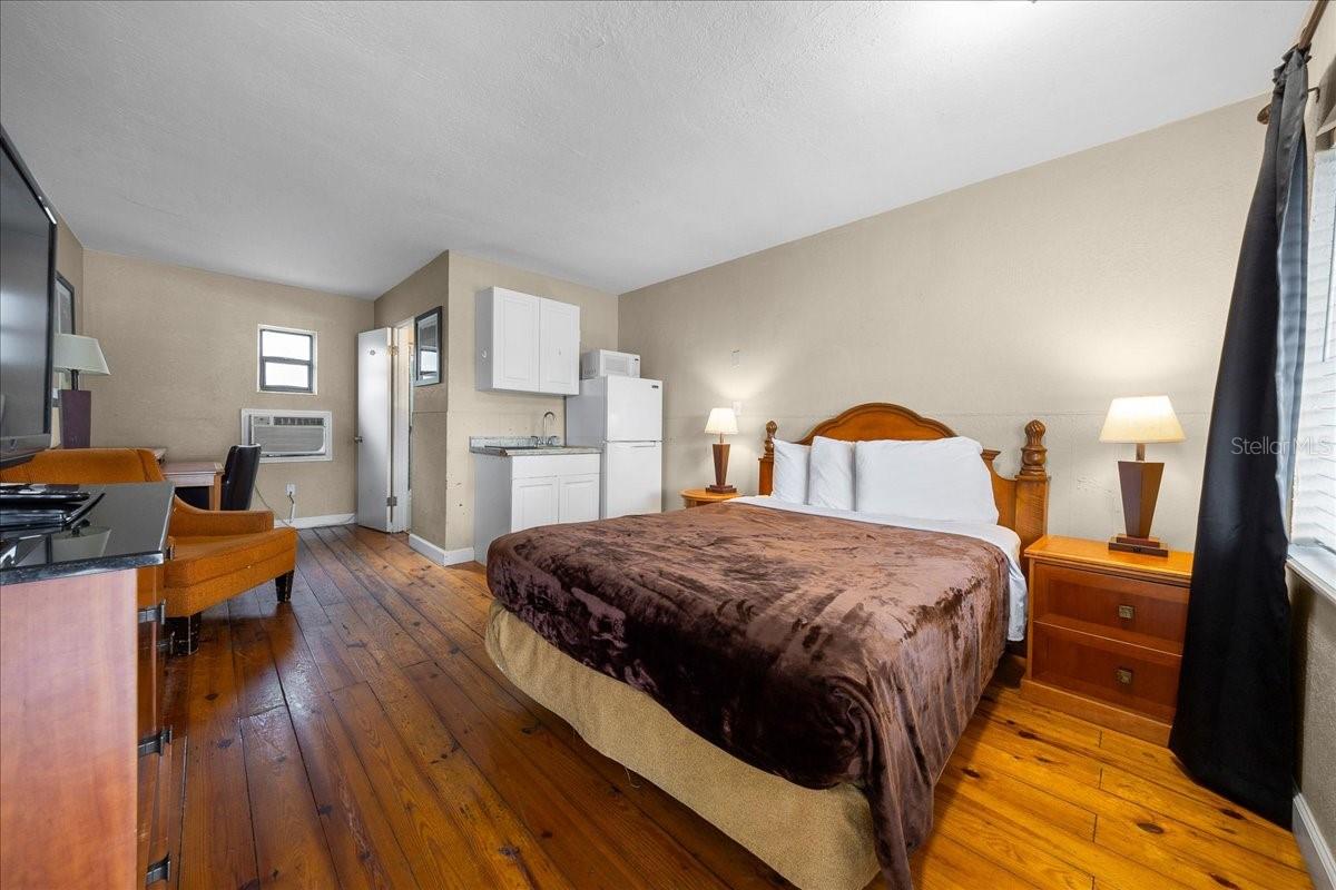 MCINTOSHS - Commercial Sale