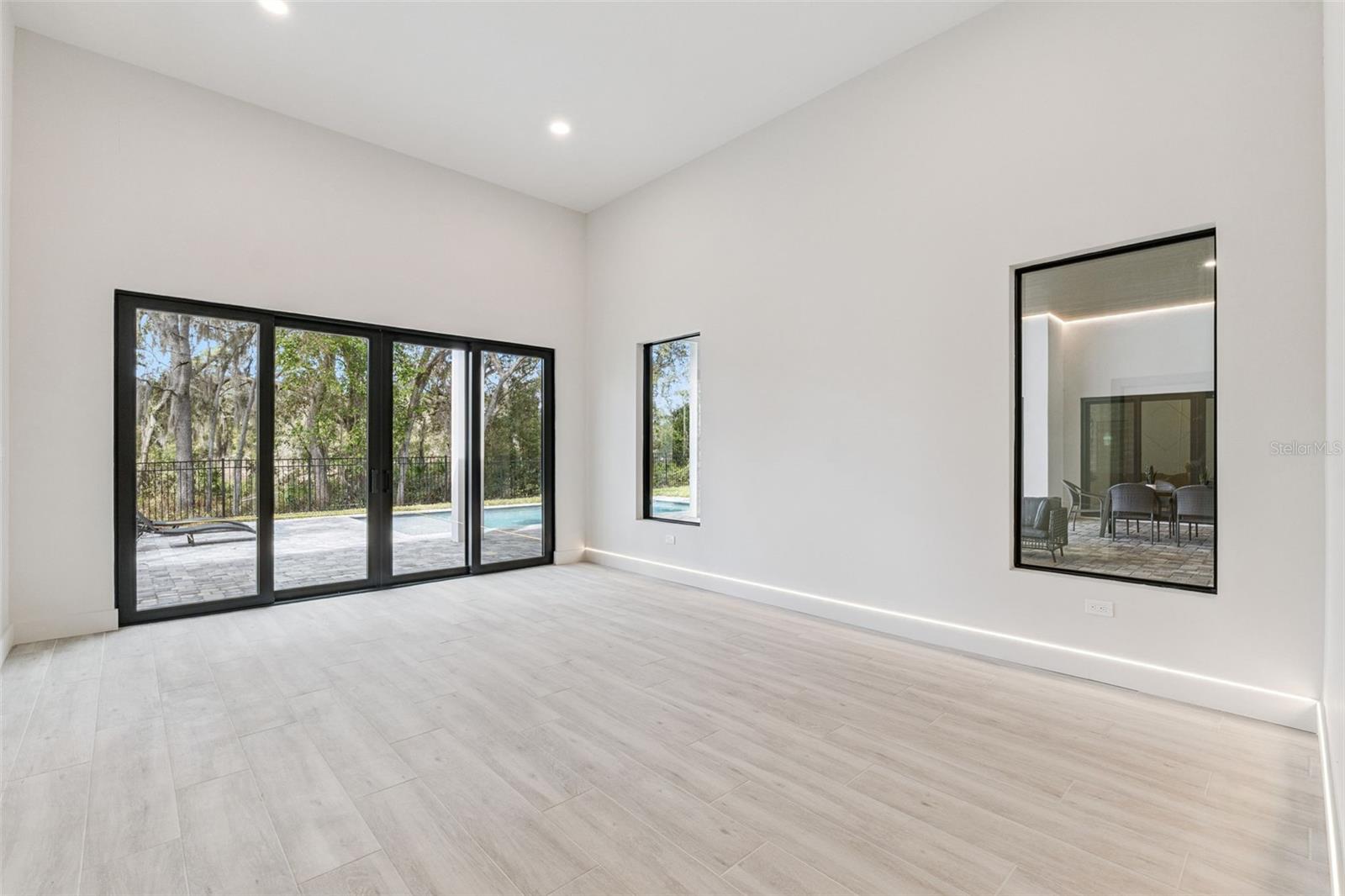 TALIS CROSSING - Residential