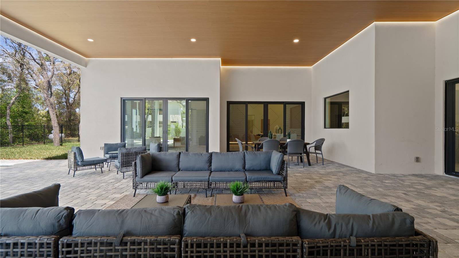 TALIS CROSSING - Residential