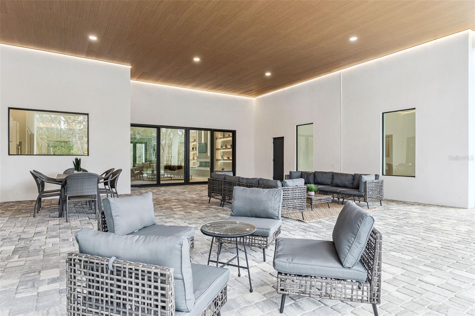 TALIS CROSSING - Residential