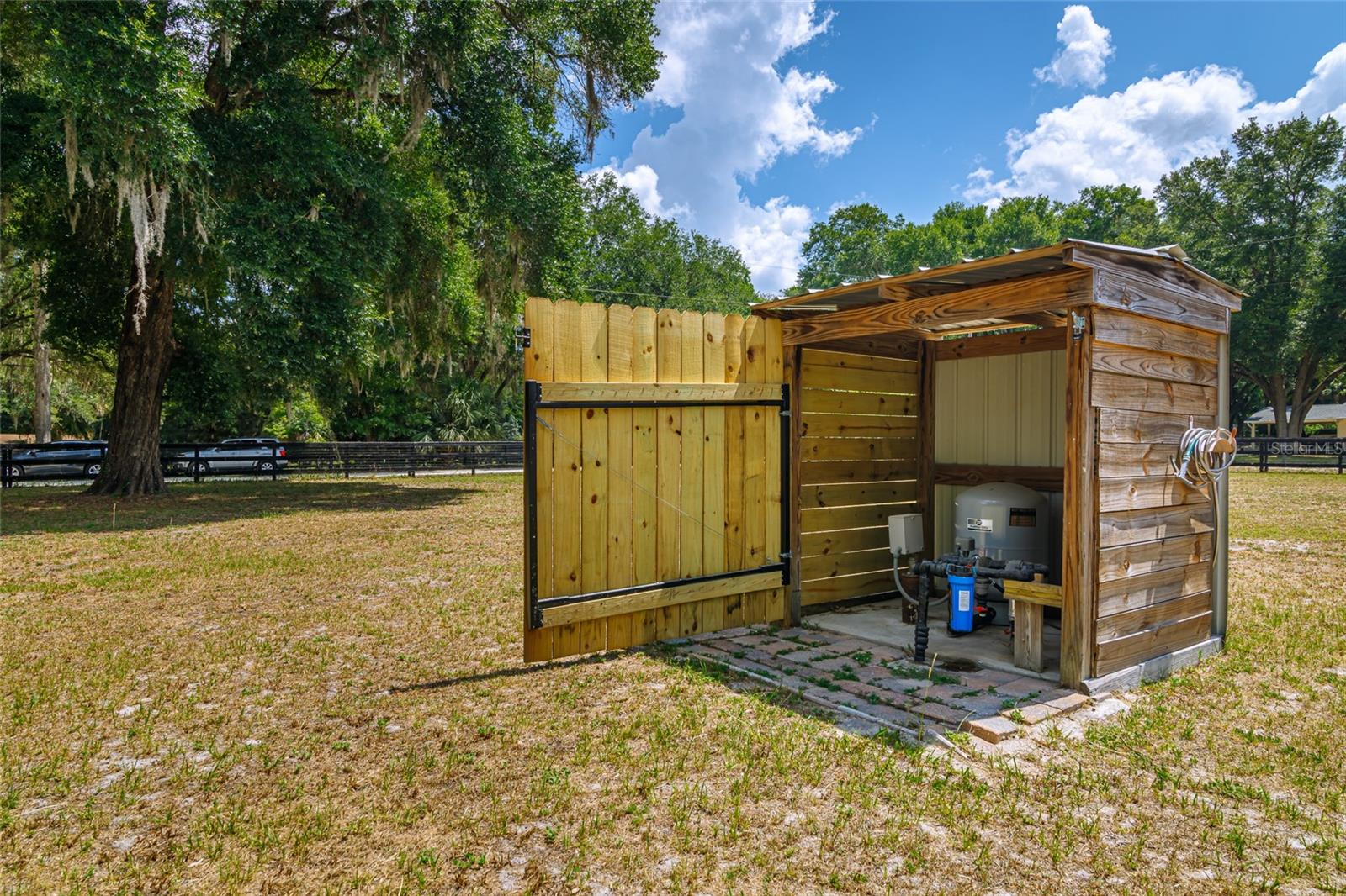 MEADOWBROOK RANCHES - Residential