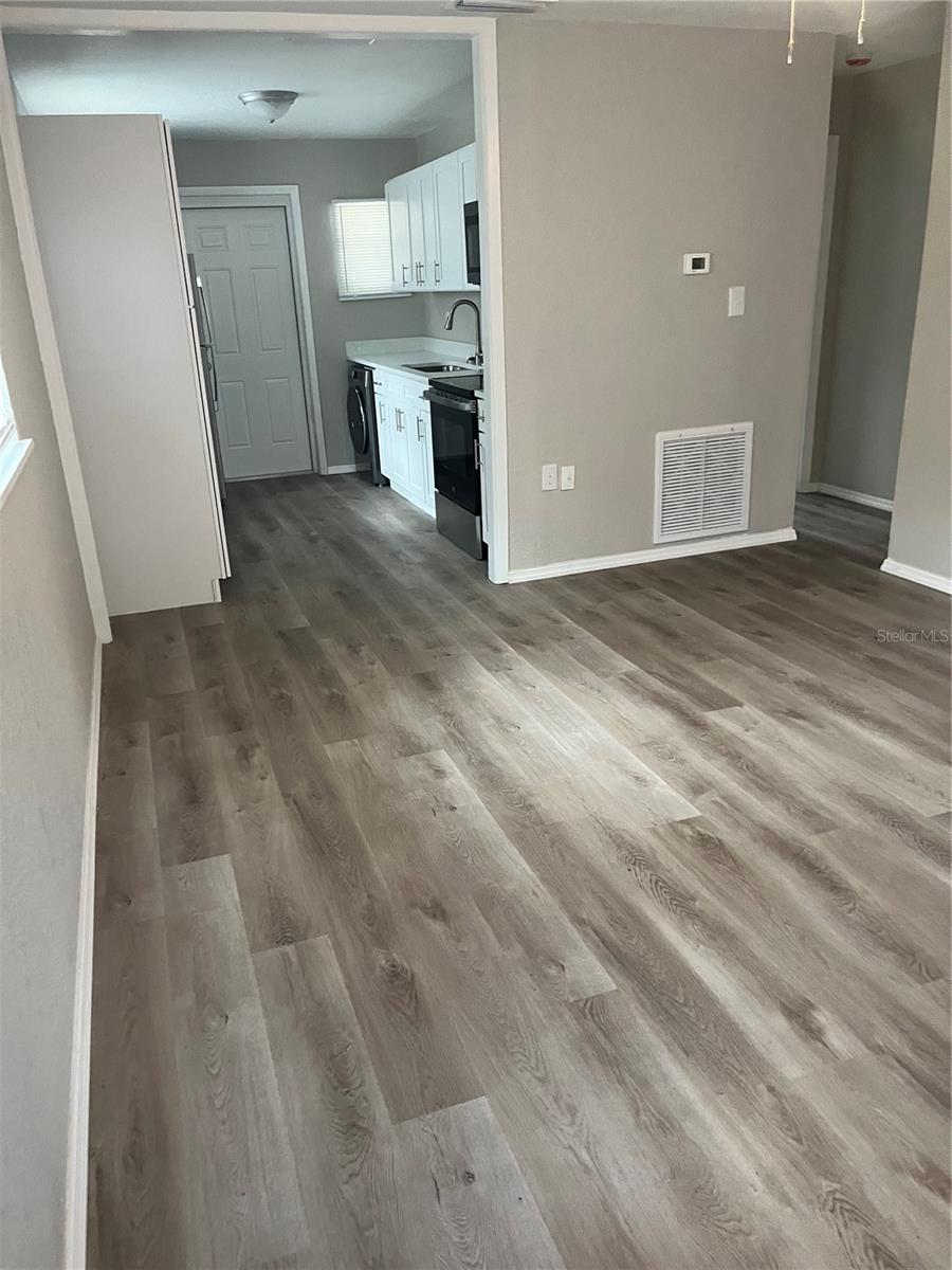 MOUNT DORA DONNELLYS - Residential Lease
