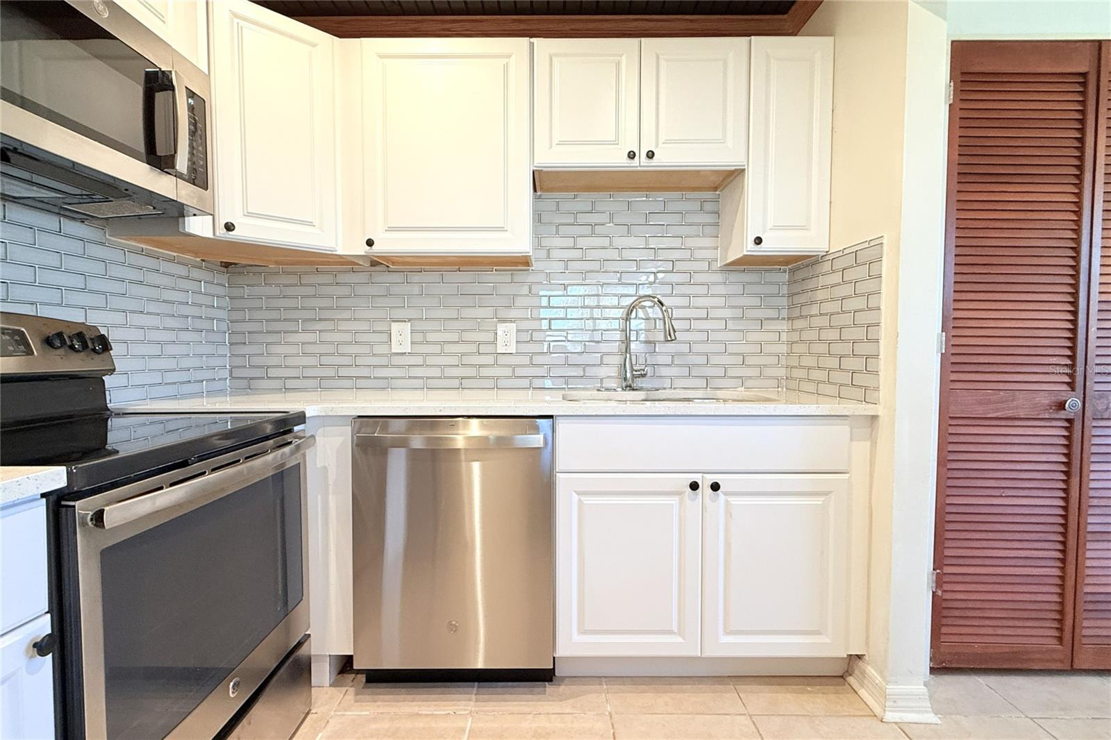 CAMBRIDGE I CONDOMINIUM UNIT NUMBER 194 TYPE A 3.7 - Residential