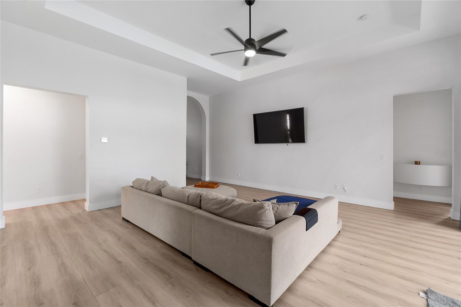 CASCADES AT SARASOTA PH IV - Residential Lease