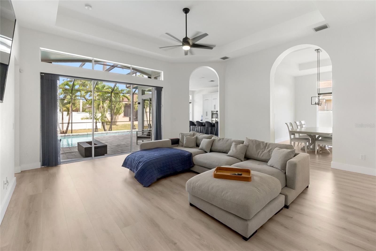 CASCADES AT SARASOTA PH IV - Residential Lease