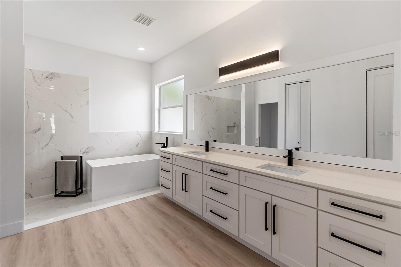 CASCADES AT SARASOTA PH IV - Residential Lease