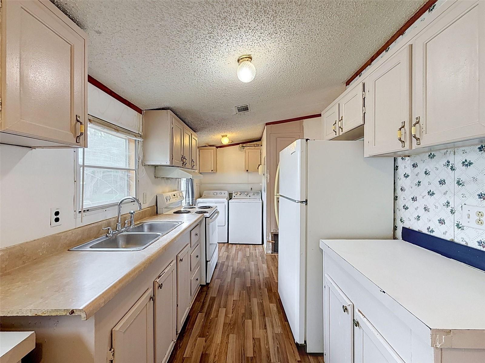 COLONY VILLAGE - Residential