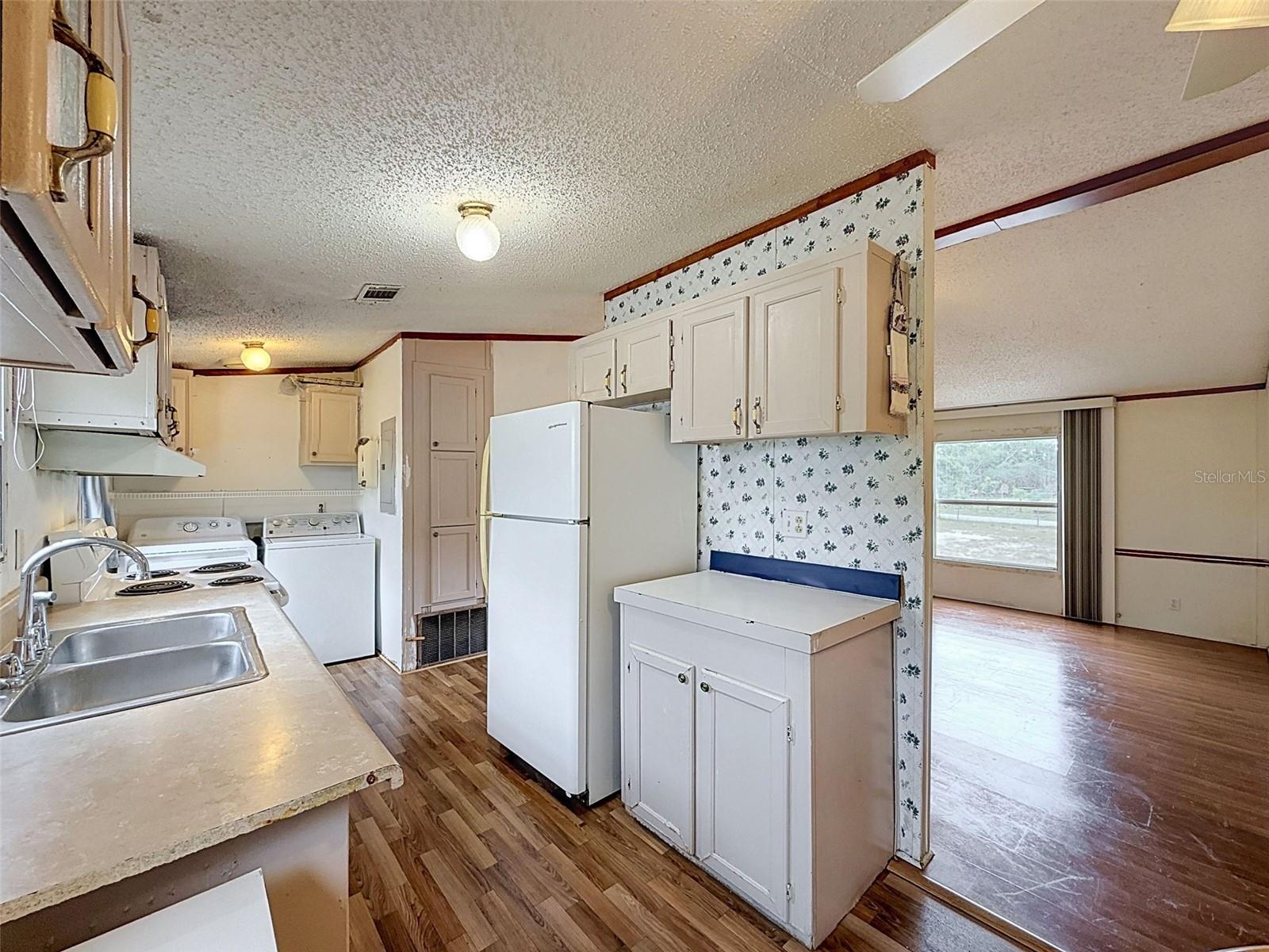 COLONY VILLAGE - Residential