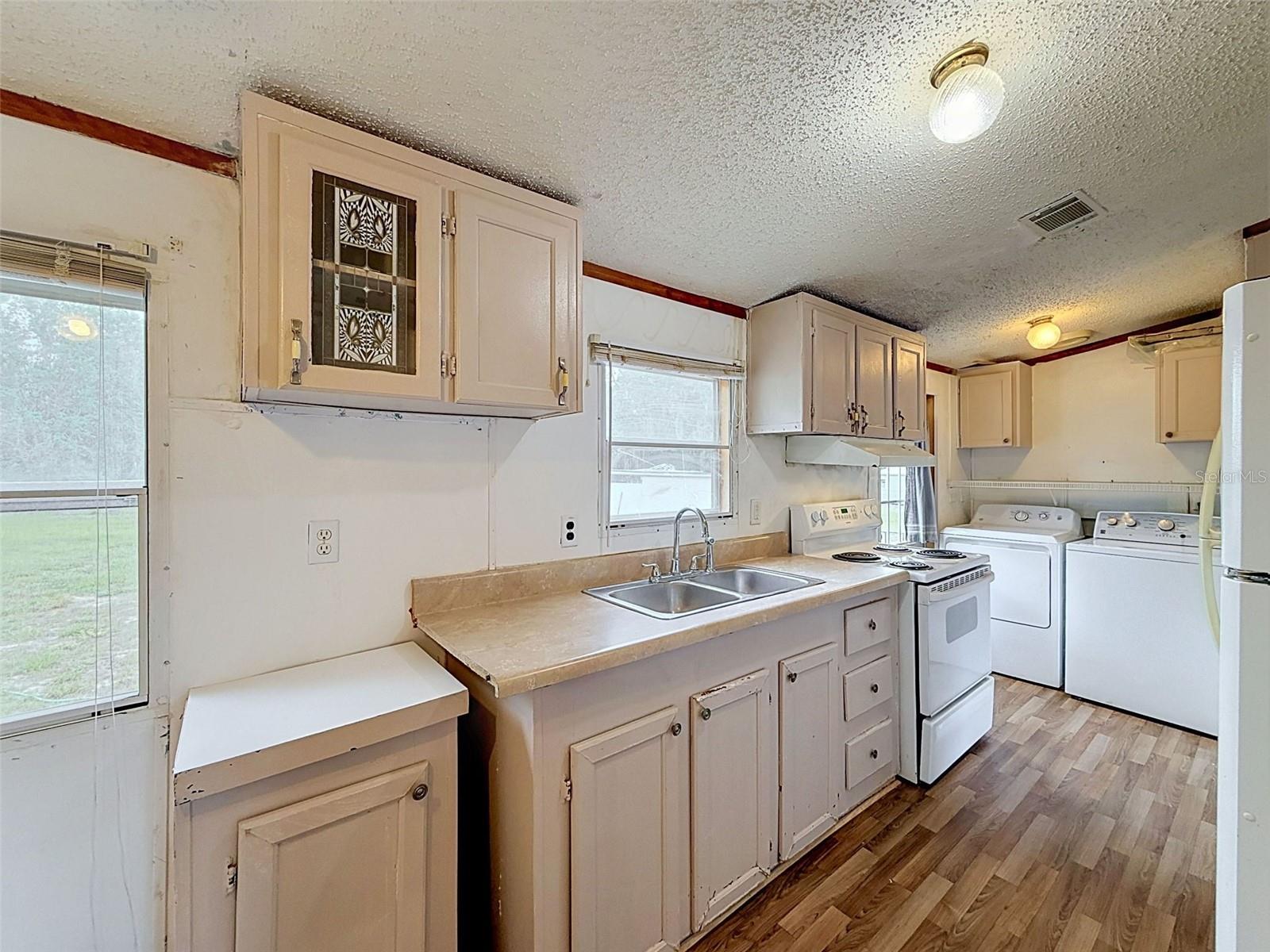 COLONY VILLAGE - Residential