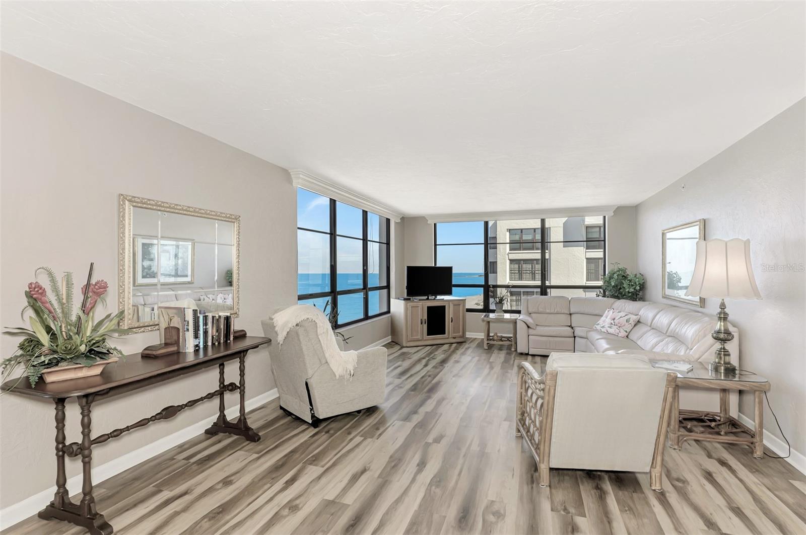 VALENCIA CONDO APTS - Residential