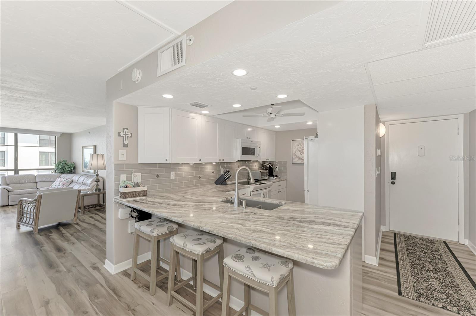 VALENCIA CONDO APTS - Residential