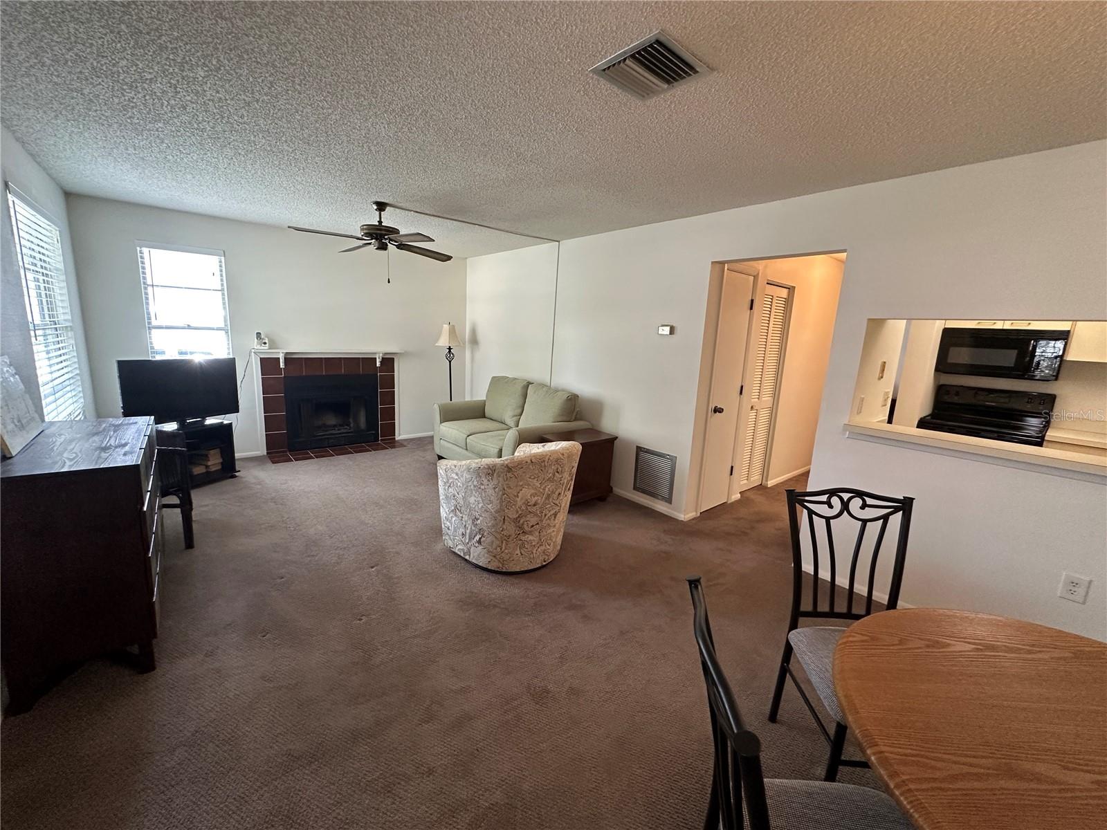 MIRROR LAKE SEC 3 - Residential Lease
