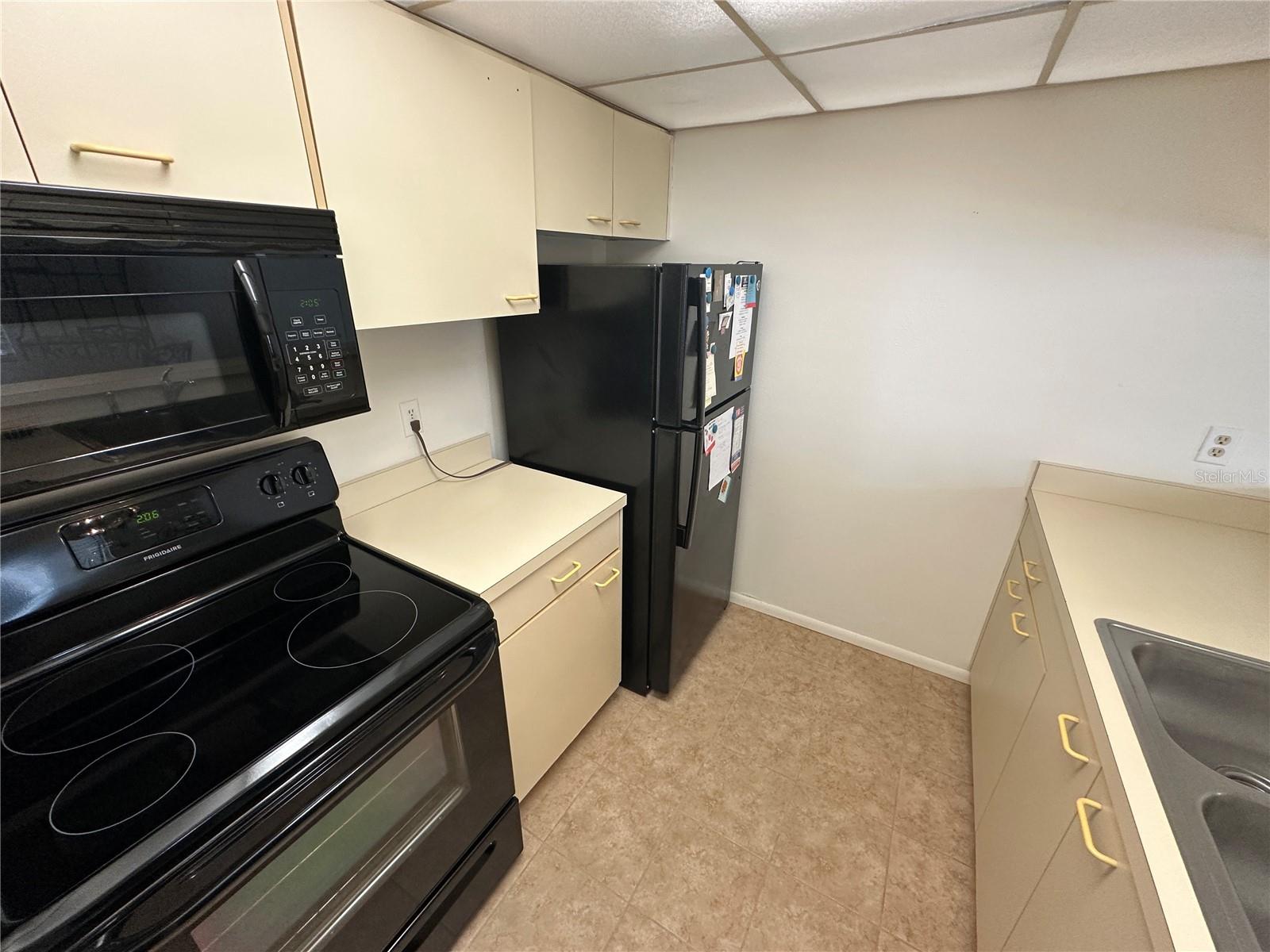 MIRROR LAKE SEC 3 - Residential Lease