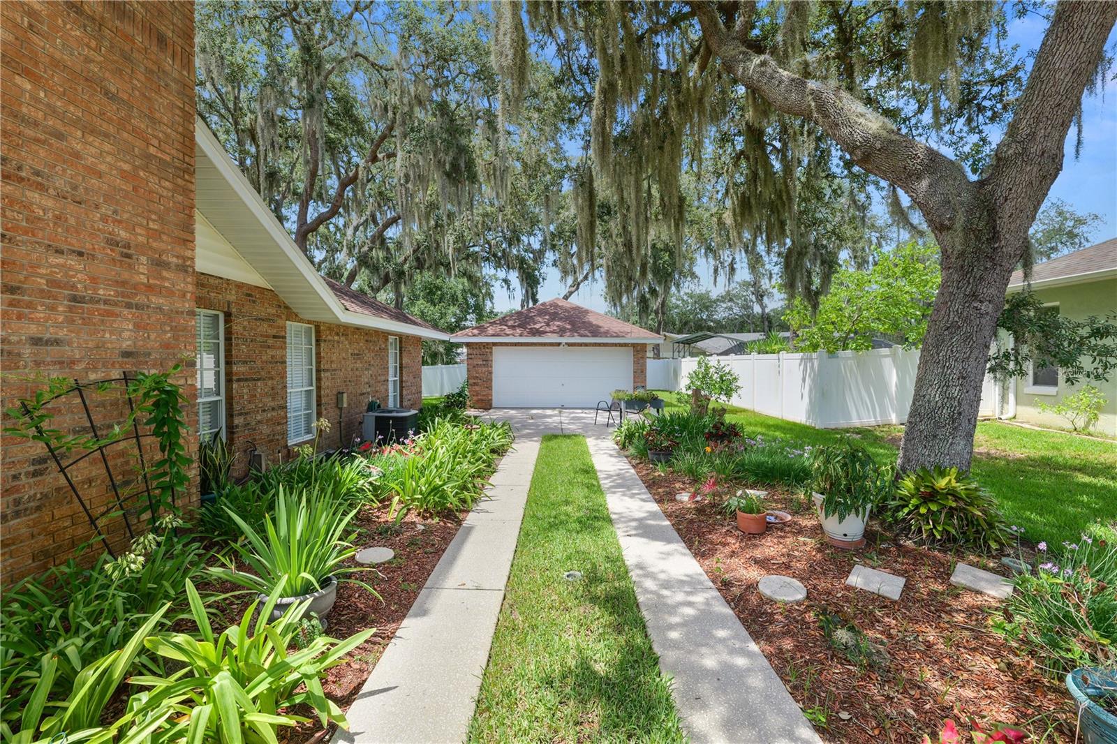 SHERWOOD LAKES - Residential