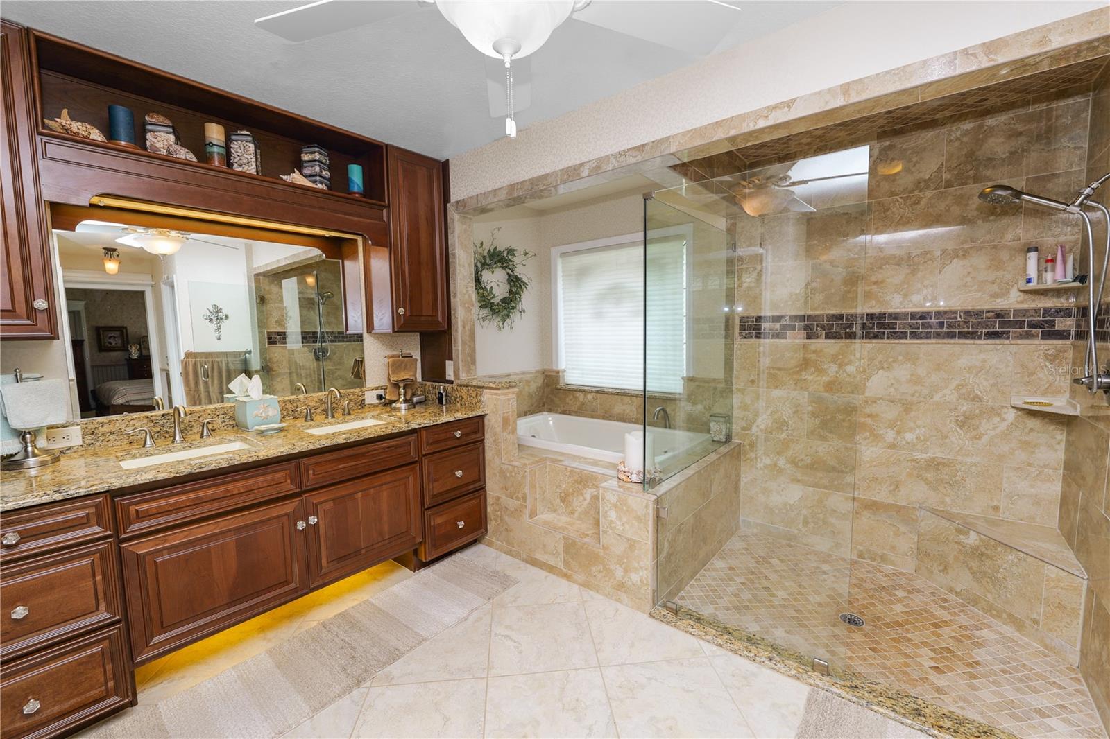 SHERWOOD LAKES - Residential