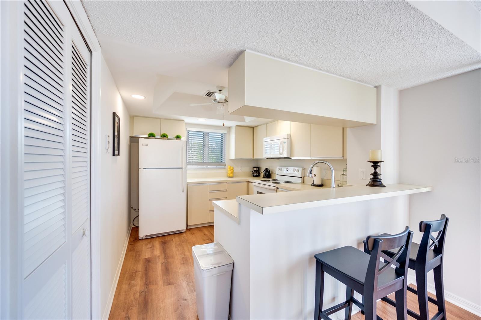500200 - NAPLES BATH & TENNIS CLUB UNIT H A CONDO - Residential