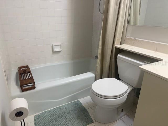 500200 - NAPLES BATH & TENNIS CLUB UNIT H A CONDO - Residential