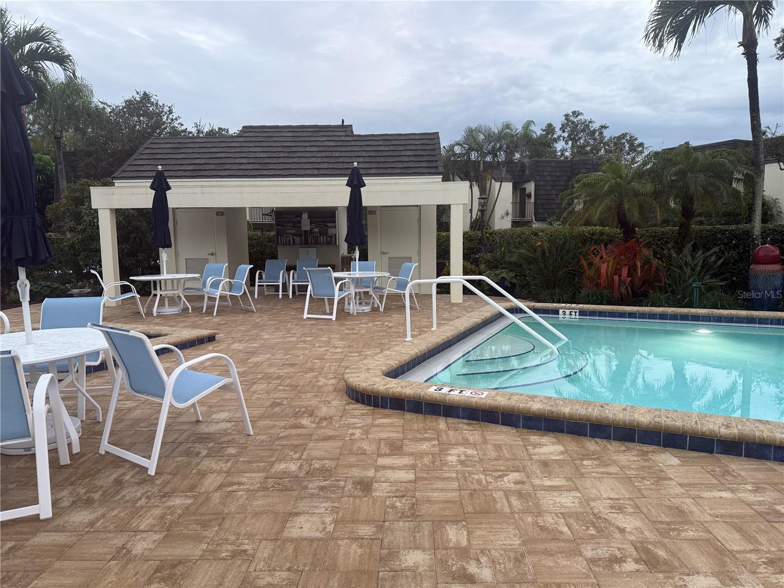 500200 - NAPLES BATH & TENNIS CLUB UNIT H A CONDO - Residential