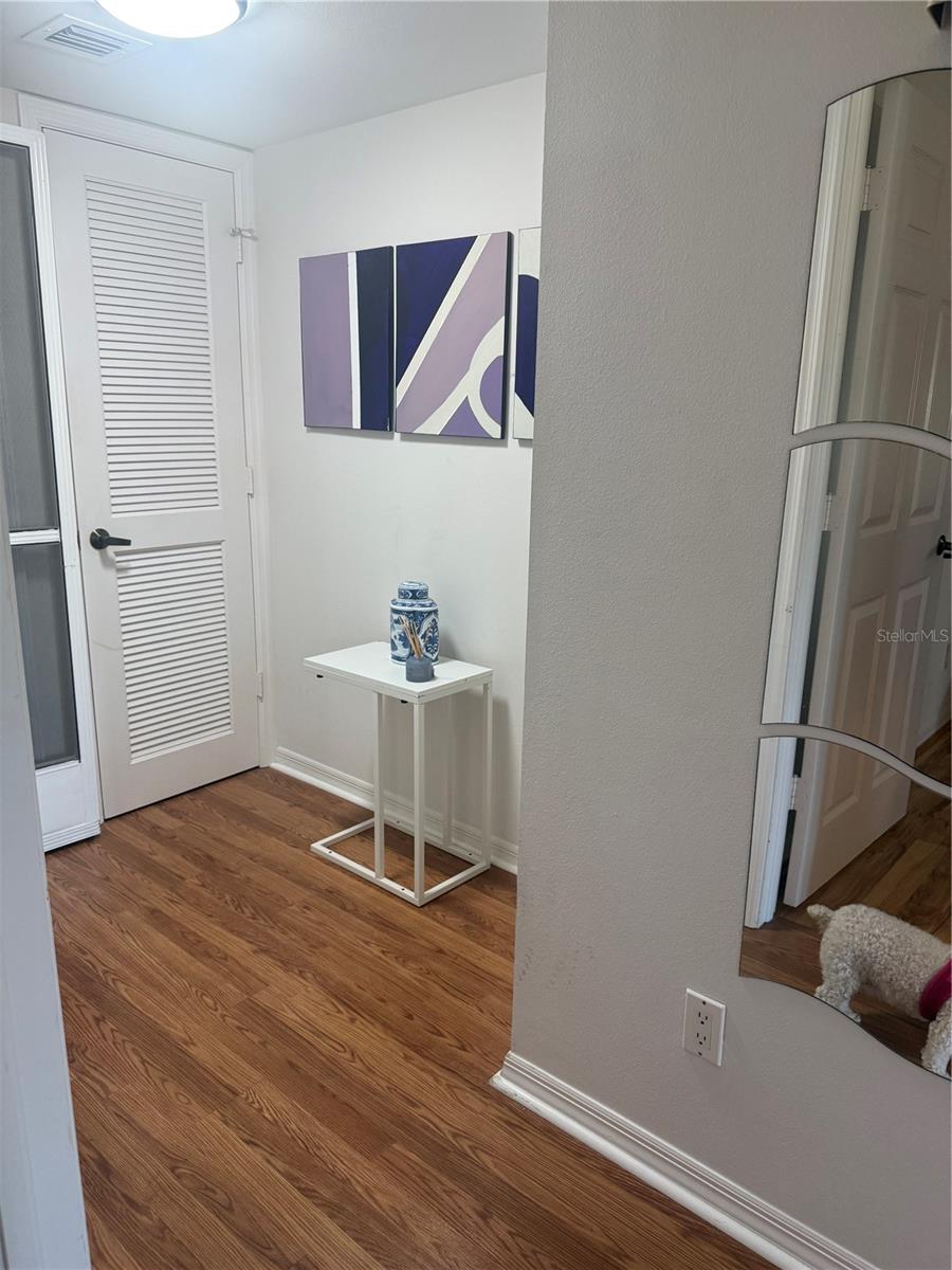 500200 - NAPLES BATH & TENNIS CLUB UNIT H A CONDO - Residential