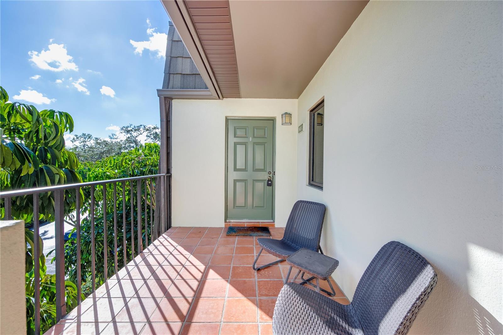 500200 - NAPLES BATH & TENNIS CLUB UNIT H A CONDO - Residential