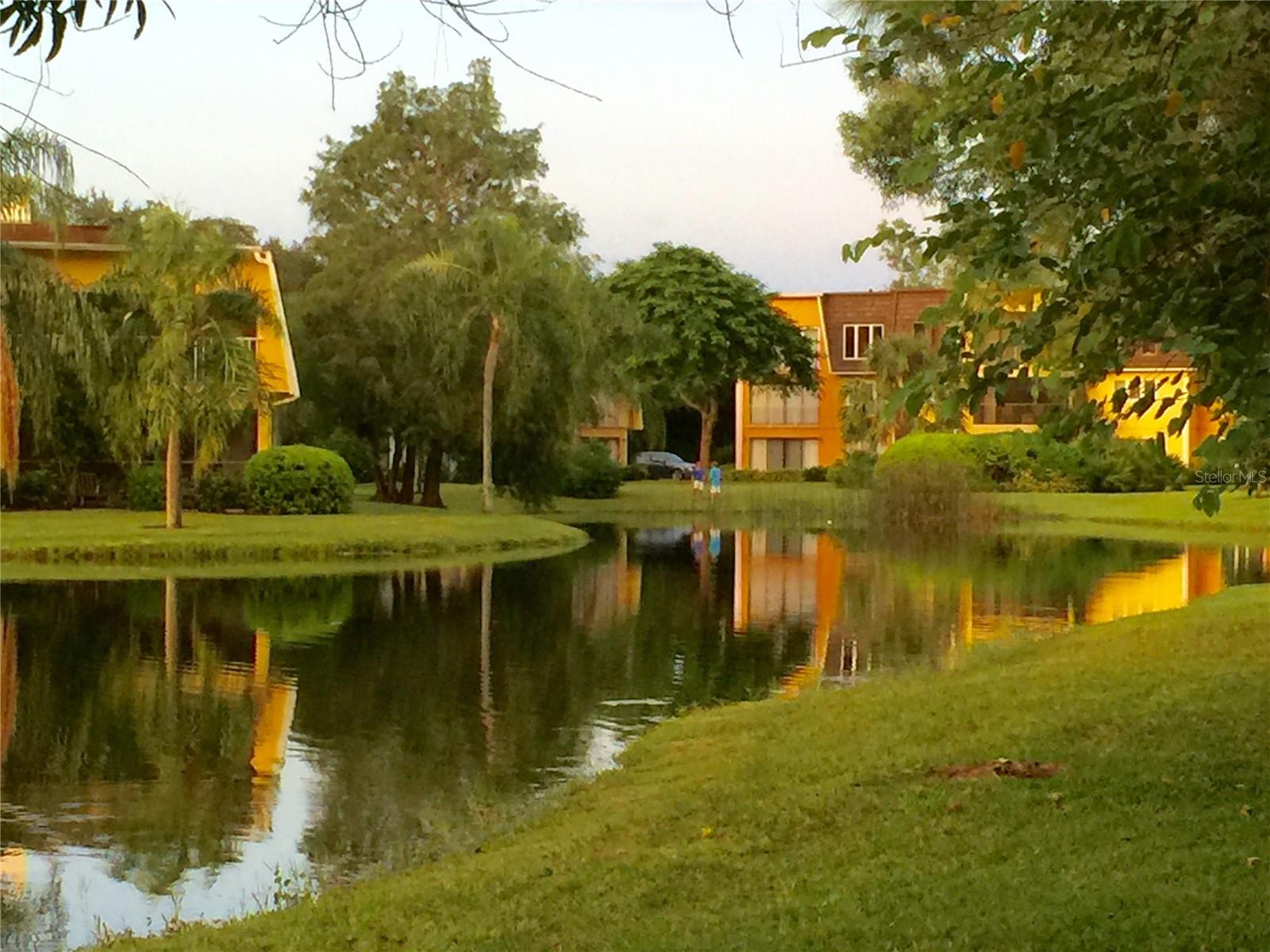 500200 - NAPLES BATH & TENNIS CLUB UNIT H A CONDO - Residential