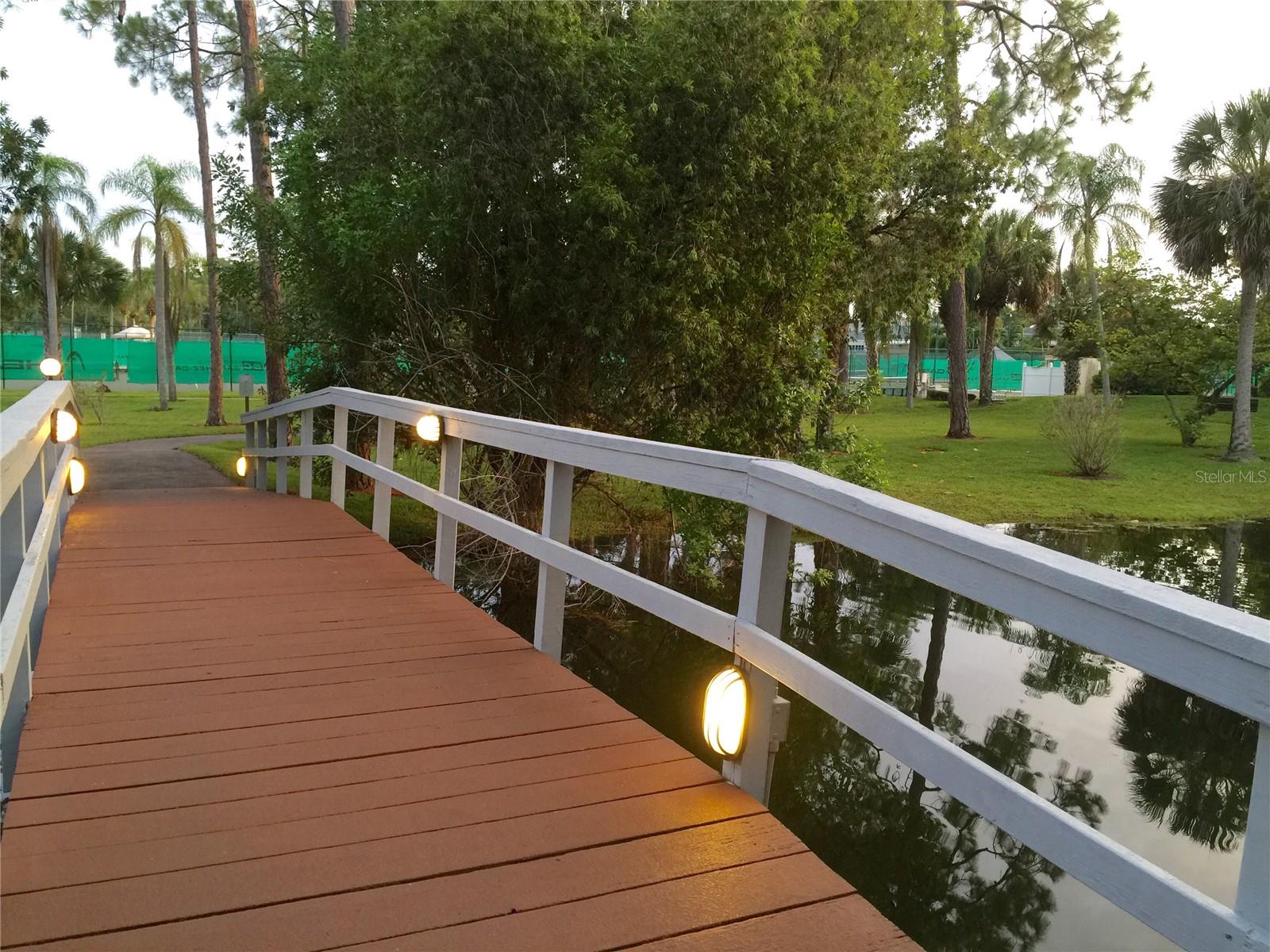 500200 - NAPLES BATH & TENNIS CLUB UNIT H A CONDO - Residential