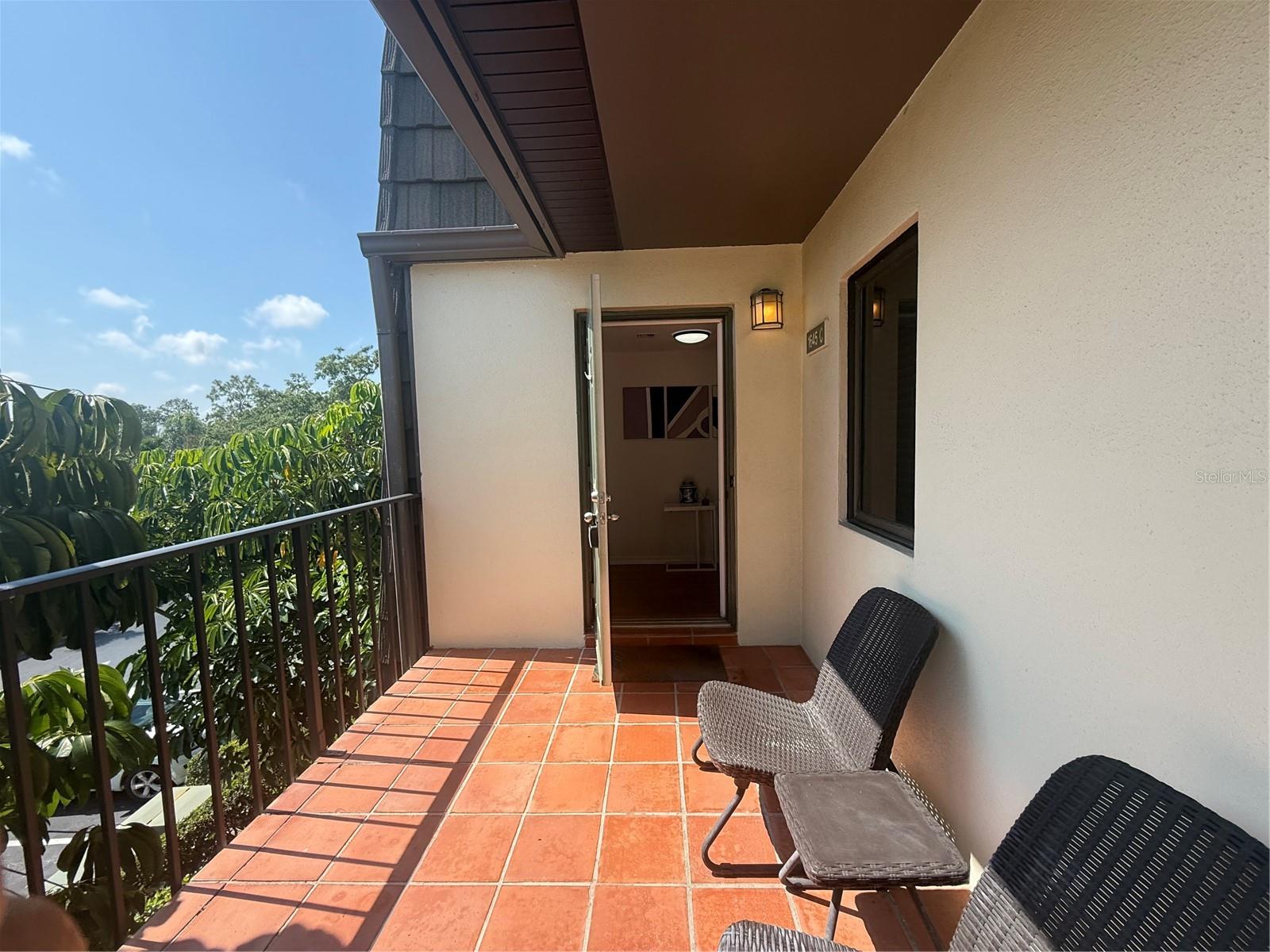 500200 - NAPLES BATH & TENNIS CLUB UNIT H A CONDO - Residential