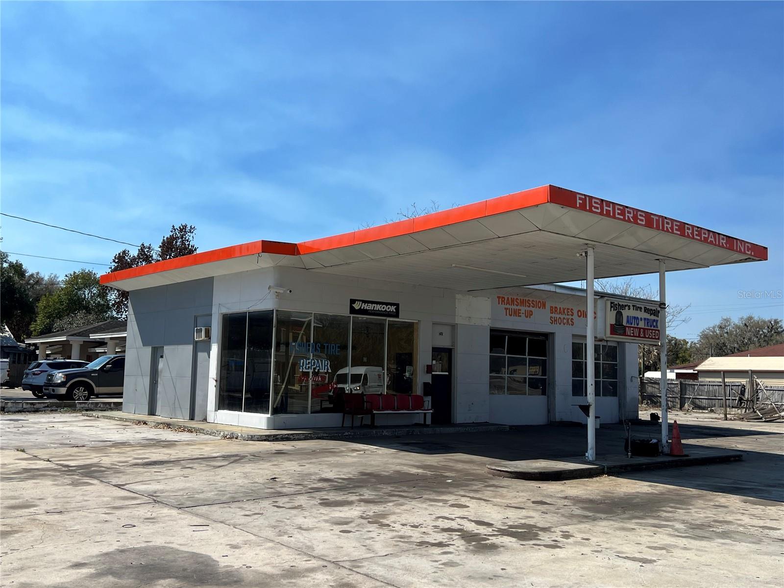 Excellent location. Near courthouse, DMV, and Citrus department. Walking distance from downtown Bartow. Property was used as a workshop and tire repair place. Also ideal for fast food chain, grocery or retail store. Heavy traffic area. Possibilities are endless!!