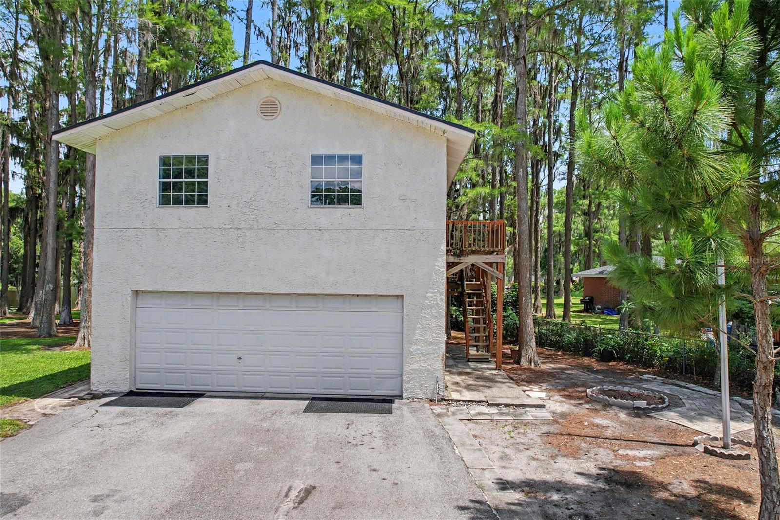 TRIPLE LAKE SHORES - Residential
