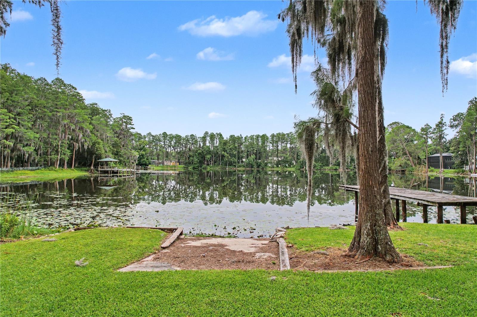 TRIPLE LAKE SHORES - Residential