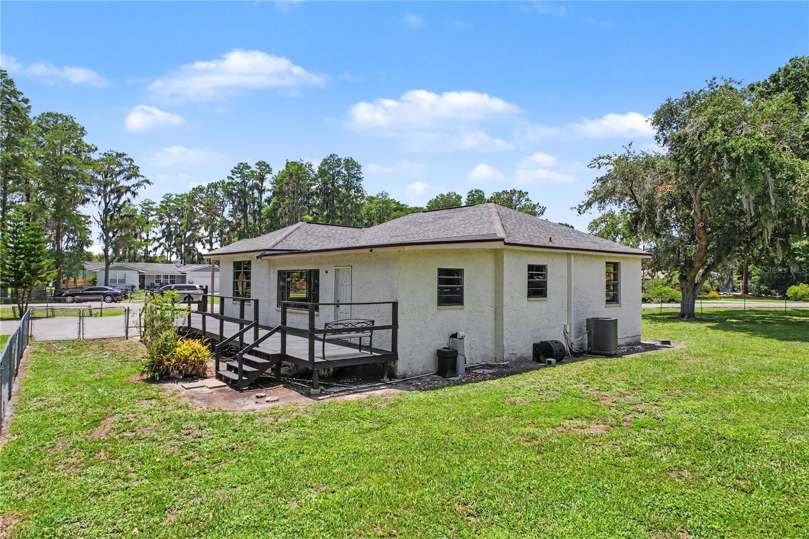 TRIPLE LAKE SHORES - Residential