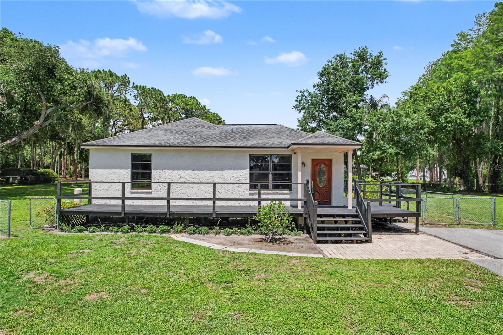 TRIPLE LAKE SHORES - Residential