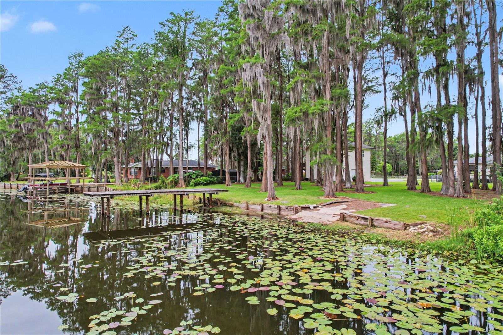 TRIPLE LAKE SHORES - Residential