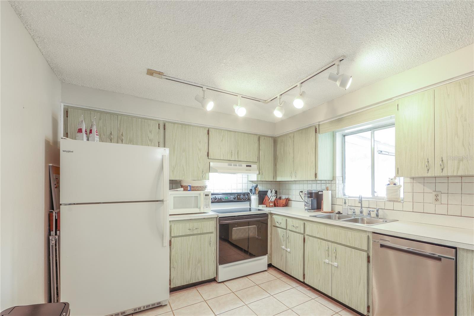 HARBOR HEIGHTS ESTATES - Residential