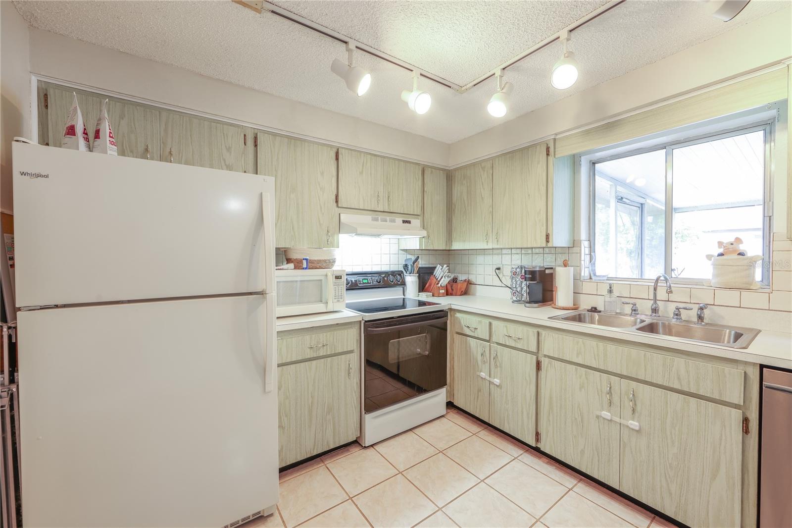 HARBOR HEIGHTS ESTATES - Residential