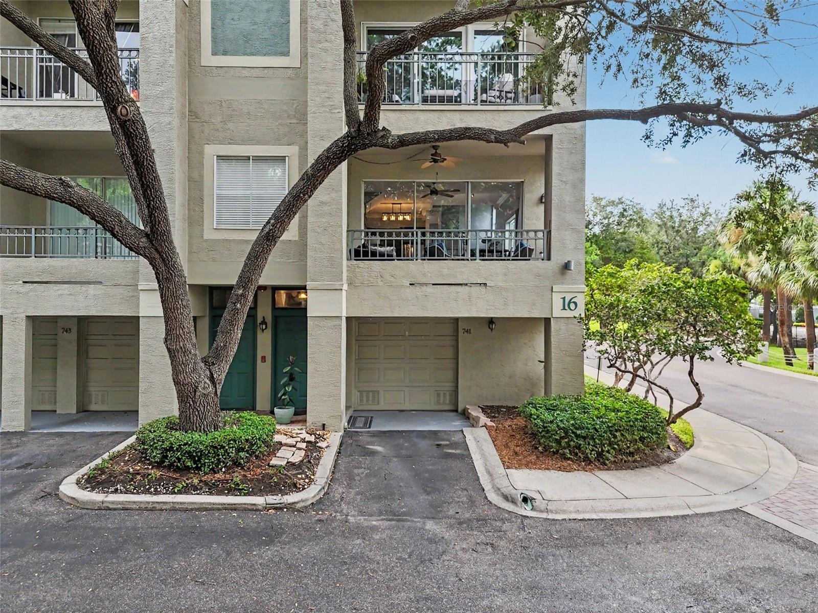 Rare Harbour Island end-unit with breathtaking water, skyline, and cruise ship views.
Welcome to Island Place, one of Tampa's most desirable gated waterfront communities. This rare residence offers panoramic views of Downtown Tampa, Channelside, Sparkman Wharf, and the harbor from both the living room and private covered balcony.
Filled with natural light thanks to its end-unit location and additional windows, this open-concept floor plan features a spacious living area designed to showcase the incredible views, an updated kitchen with new cabinetry and appliances, in-unit washer and dryer, and a private attached garage. Wake up to waterfront scenery and unwind each evening as Tampa's skyline lights up across the harbor.
Island Place offers resort-style amenities including a 24-hour manned guard gate, a pool, spa, fitness center, clubhouse, tennis courts, playground, waterfront picnic and grilling areas, pet-friendly grounds with dog walk areas, a car wash station, and shared access to additional amenities in the neighboring Island Walk community.
Enjoy walkable access to Water Street, Sparkman Wharf, the Tampa Riverwalk, Amalie Arena, world-class dining, shopping, and entertainment, with nearby marinas and Freedom Boat Club just moments away, all while enjoying the privacy and security of island living.
Pet friendly and investor friendly with immediate leasing permitted and a minimum lease term of only four months. Seller is willing to consider credits toward HVAC replacement and/or buyer closing costs with an acceptable offer.
This is more than a condo—it's the Harbour Island lifestyle.
1% lender credit! Preferred lender offering a credit equal to 1% of the loan amount toward the buyer’s closing costs—can be used for rate buy-down or closing expenses.