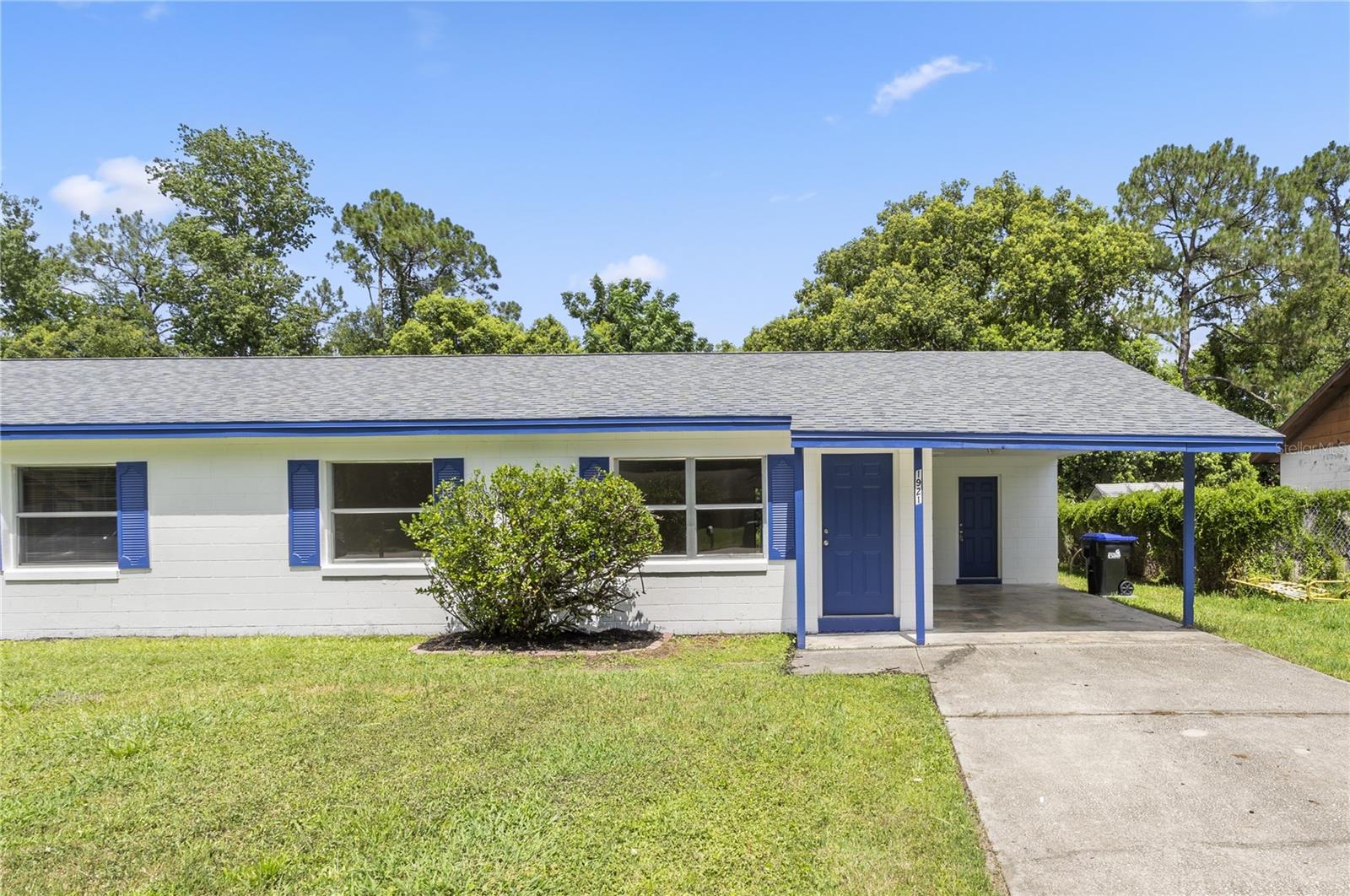 PALM LAKES ESTATES - Residential Income