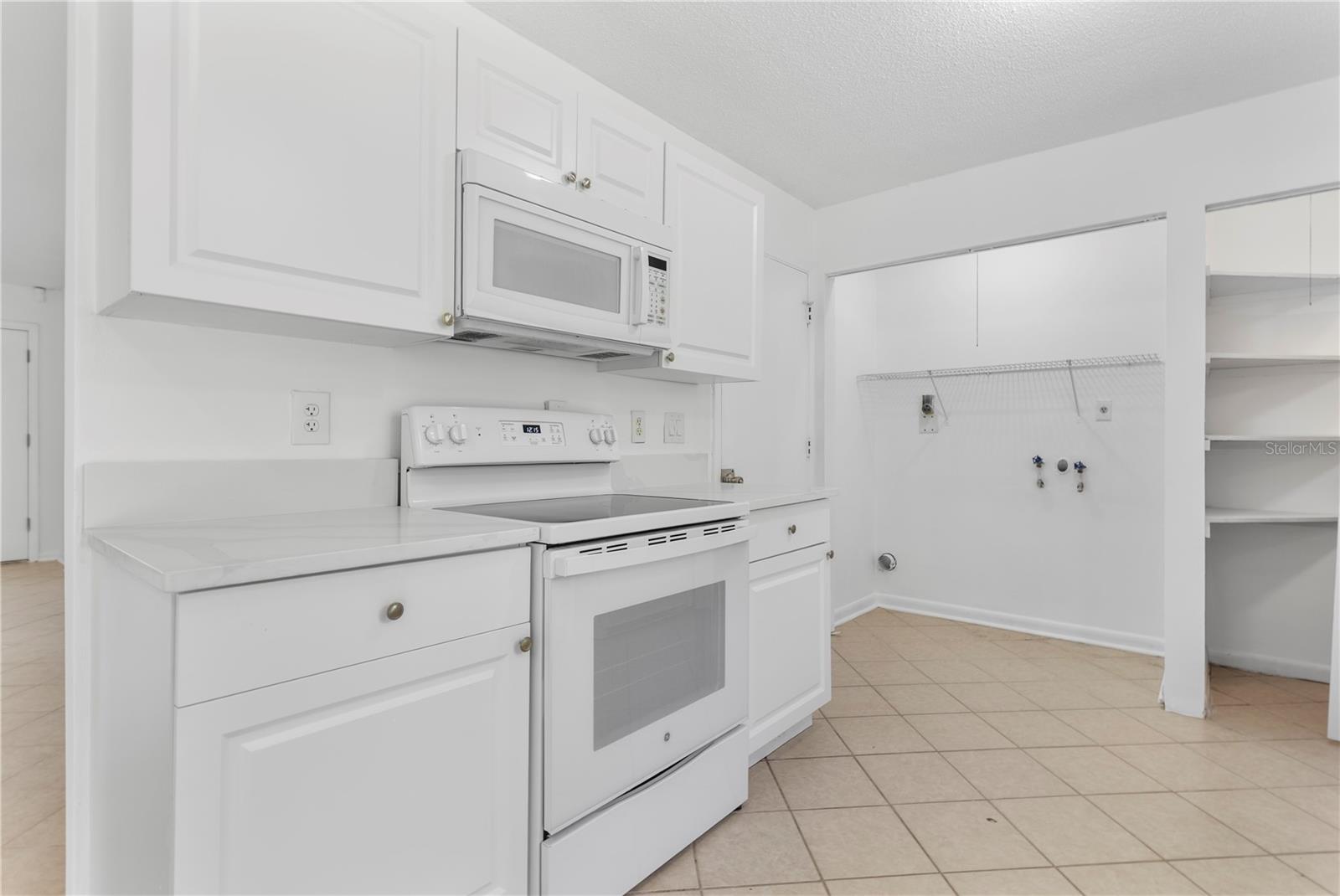PALM LAKES ESTATES - Residential Income