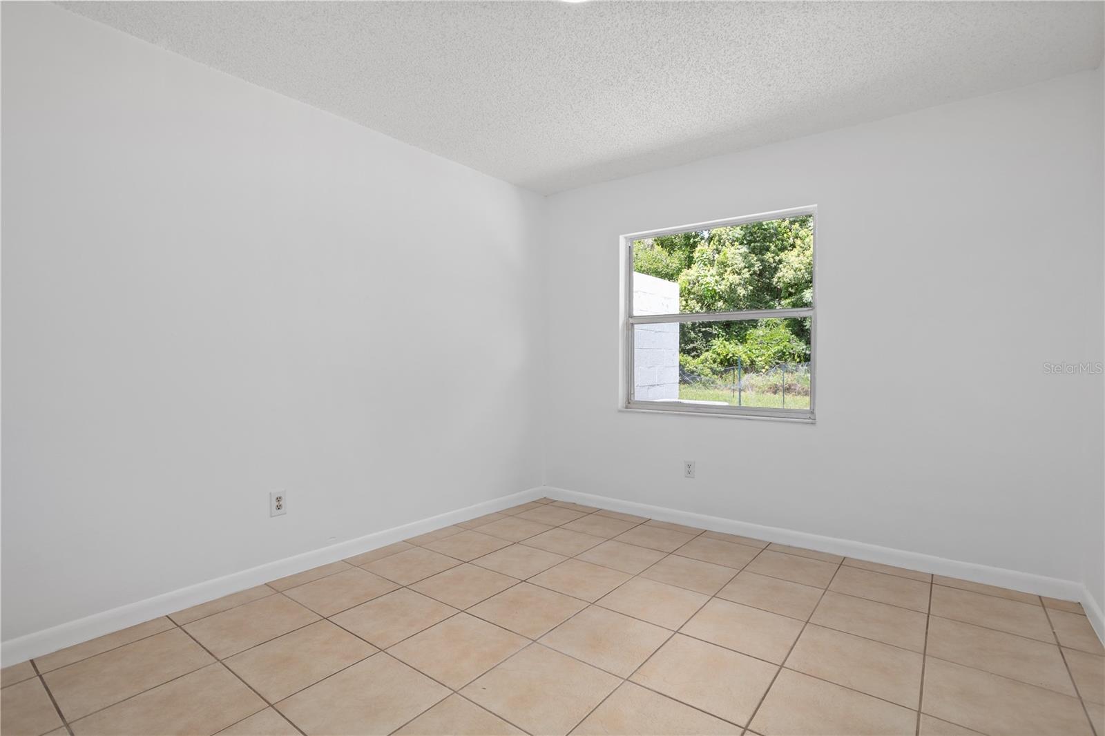 PALM LAKES ESTATES - Residential Income