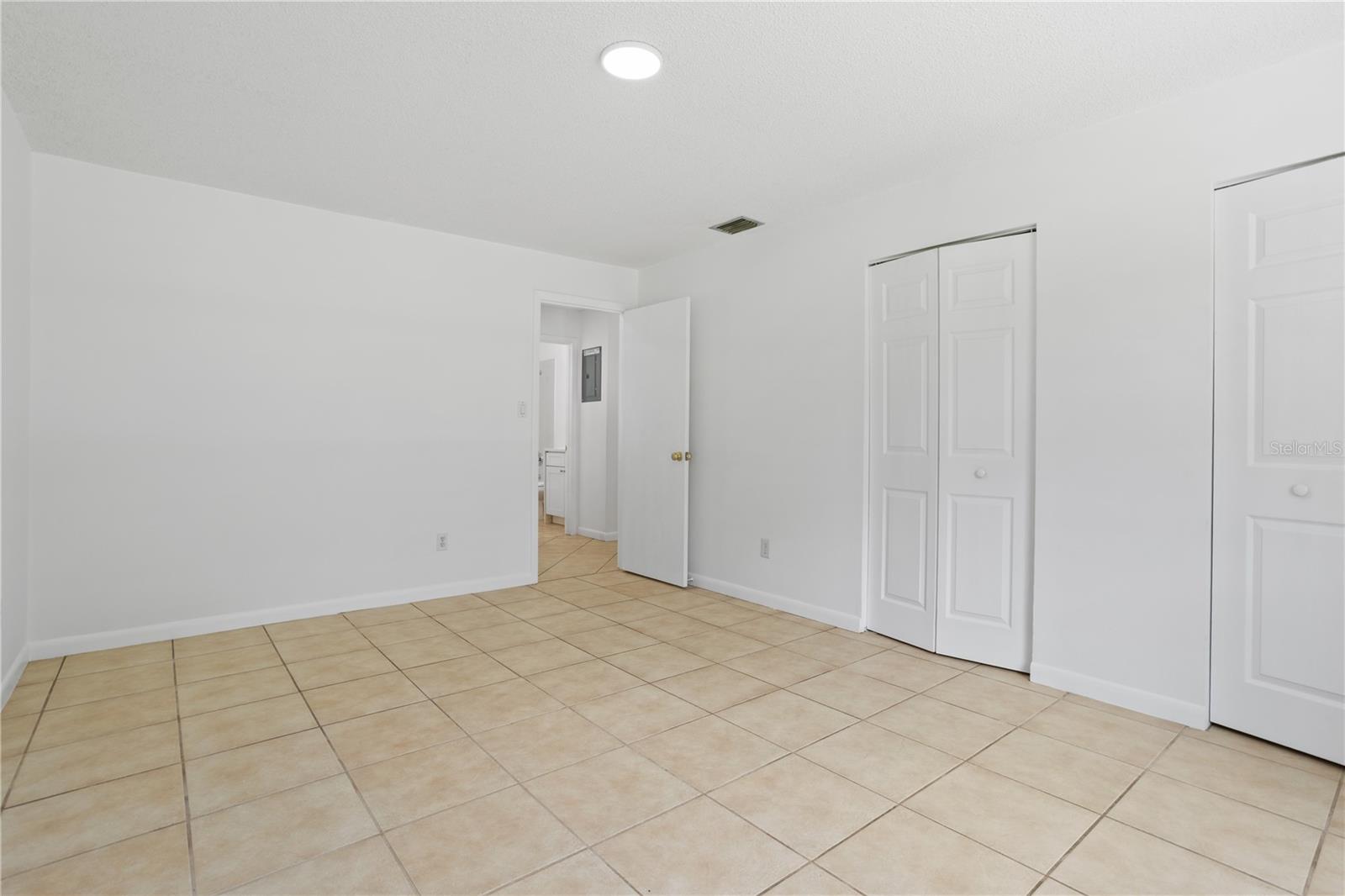 PALM LAKES ESTATES - Residential Income