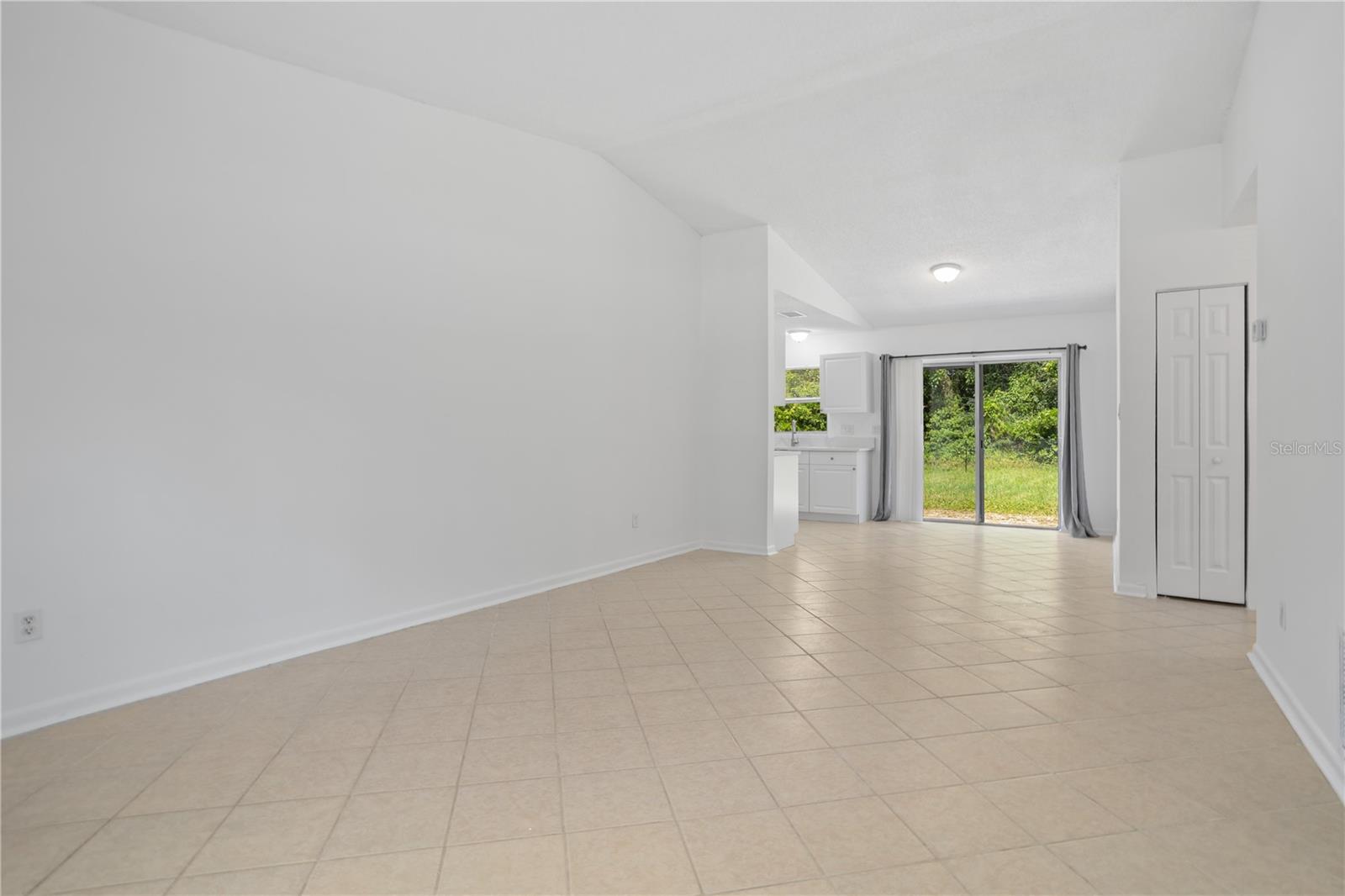 PALM LAKES ESTATES - Residential Income