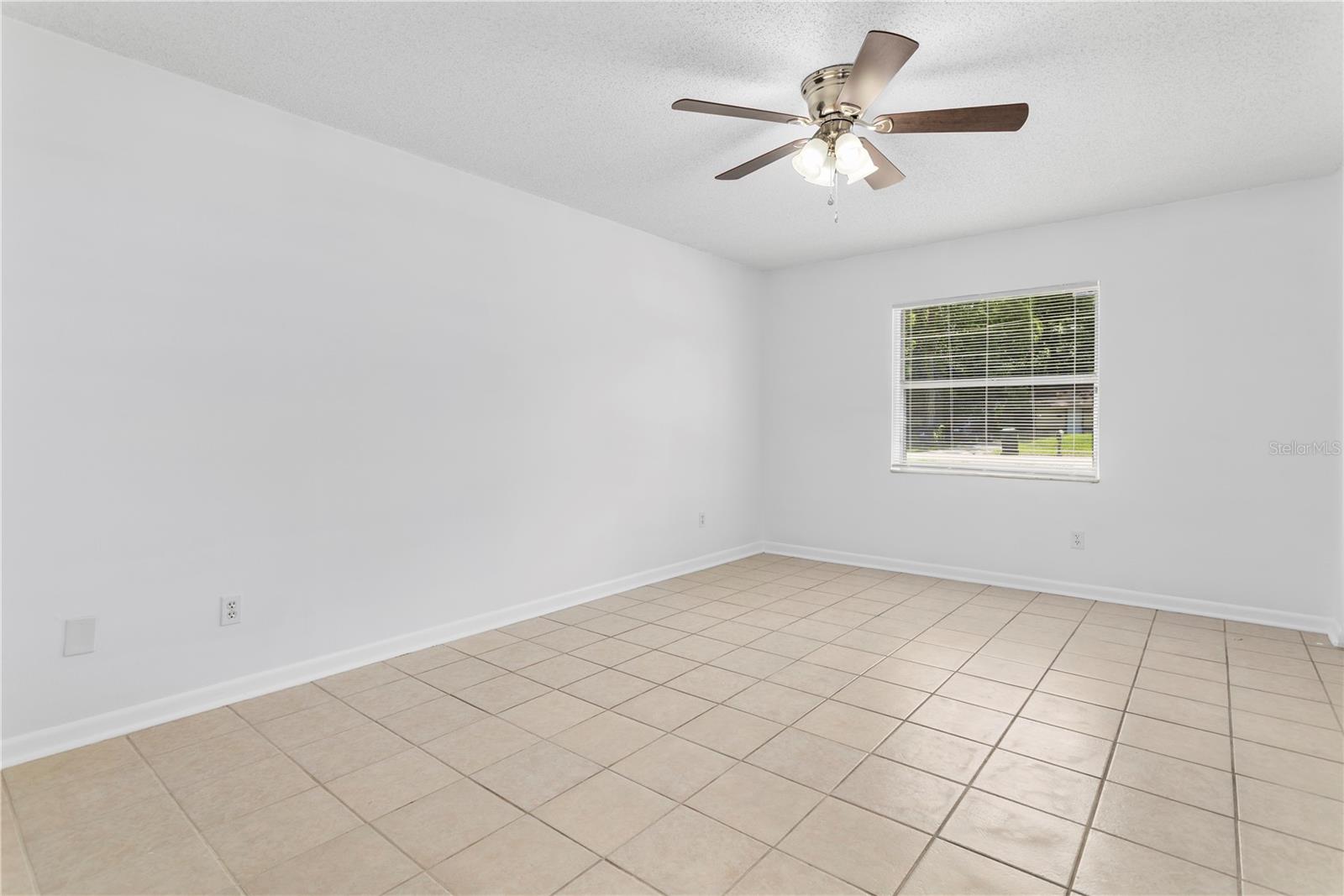 PALM LAKES ESTATES - Residential Income