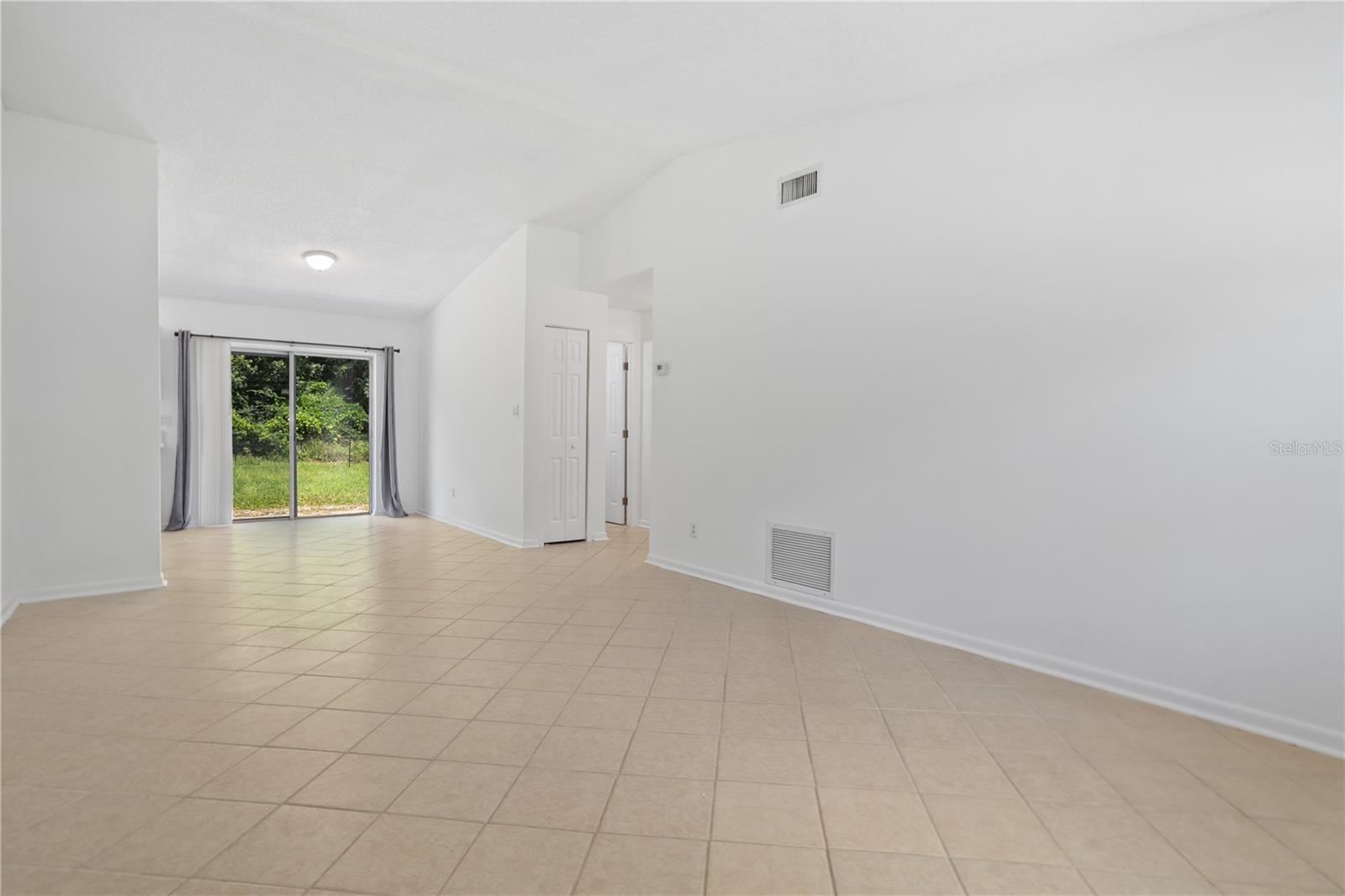 PALM LAKES ESTATES - Residential Income