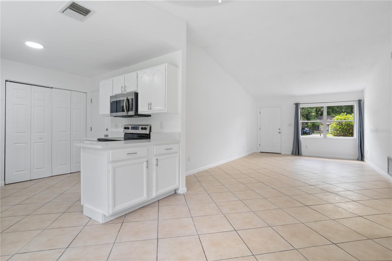 PALM LAKES ESTATES - Residential Income