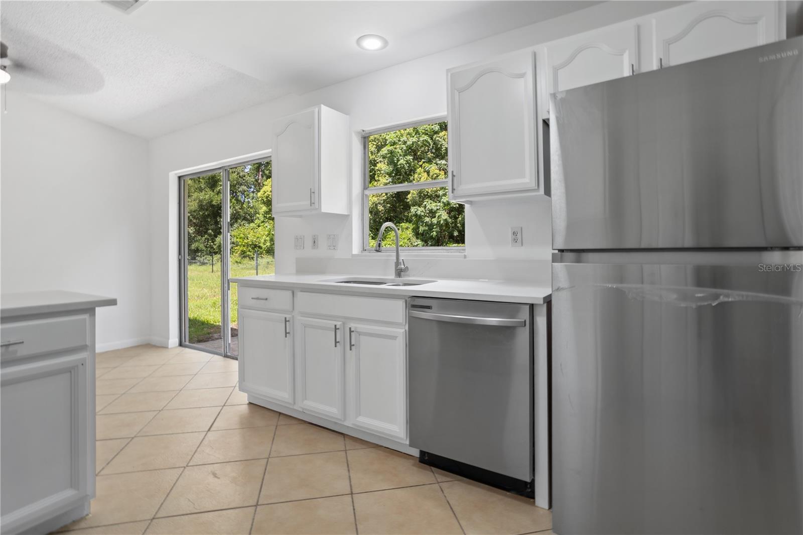PALM LAKES ESTATES - Residential Income